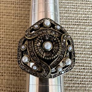 Heidi Daus vintage Pearl & Swarovski crystals ring Size 8